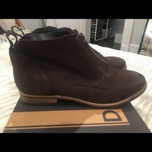 Flat Diba brown ankle booties
